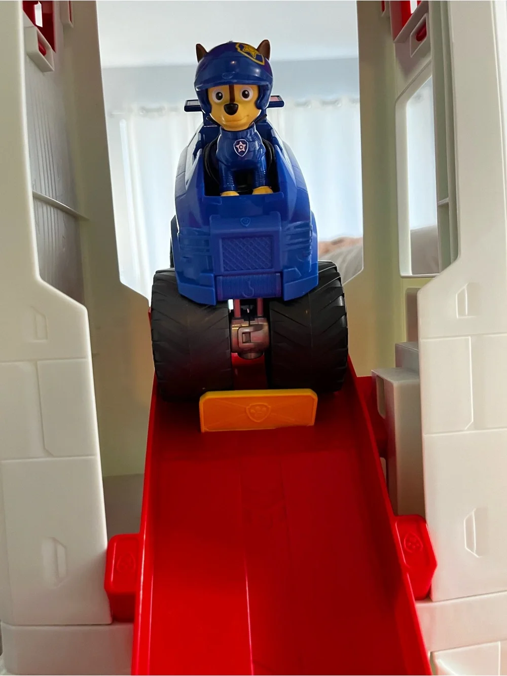Paw Patrol Super Loop HQ and Chase